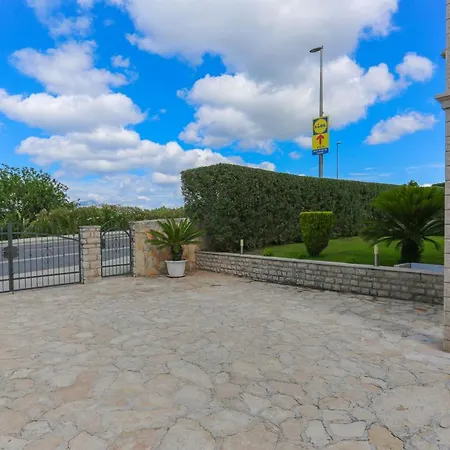 公寓 Lucija 苏佩塔尔