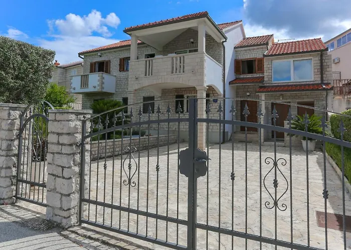 Lucija Apartamento *